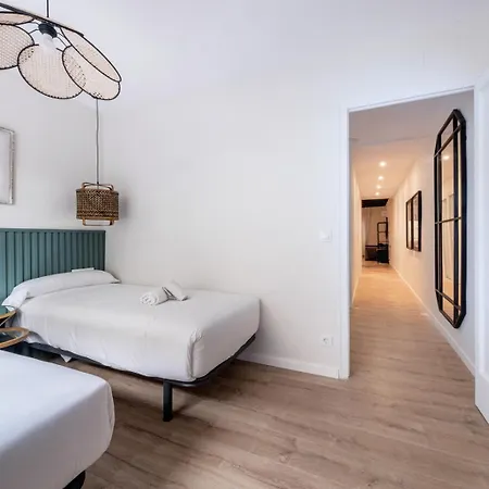 Bebarceloner Eixample Apartments- 4 Bedrooms
