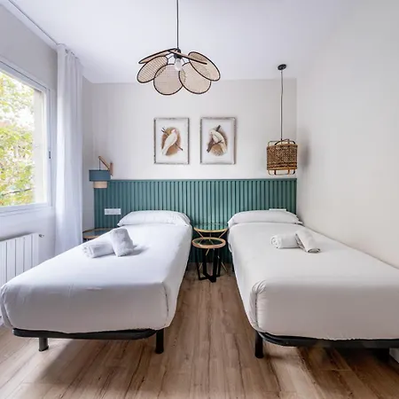 Bebarceloner Eixample Apartments- 4 Bedrooms Апартаменты Барселона