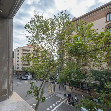 Апартаменты Bebarceloner Eixample Apartments- 4 Bedrooms *