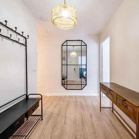Bebarceloner Eixample Apartments- 4 Bedrooms Апартаменты