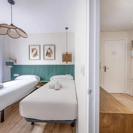 Апартаменты Bebarceloner Eixample Apartments- 4 Bedrooms *