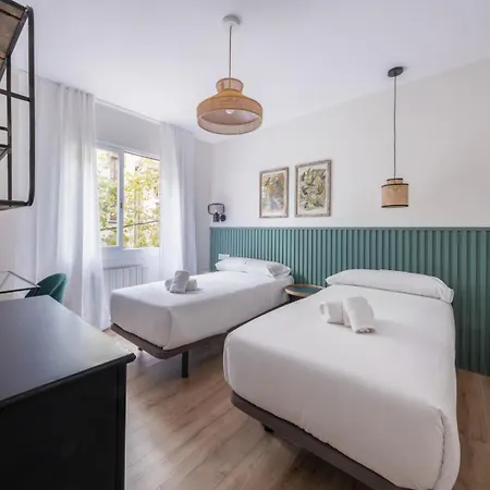 Bebarceloner Eixample Apartments- 4 Bedrooms Апартаменты Барселона