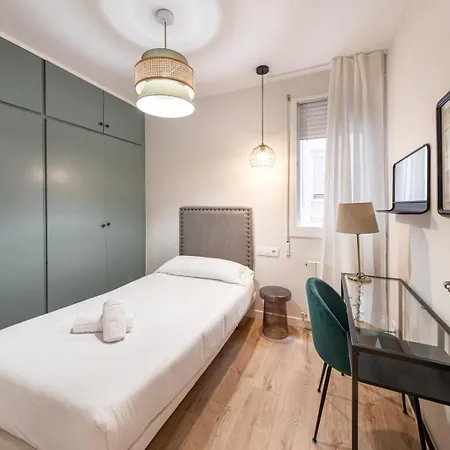 Apartman Bebarceloner Eixample Apartments- 4 Bedrooms *
