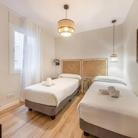 Bebarceloner Eixample Apartments- 4 Bedrooms Апартаменты Барселона