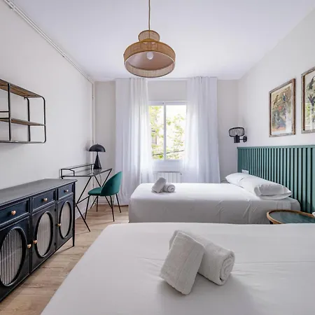 Bebarceloner Eixample Apartments- 4 Bedrooms Апартаменты