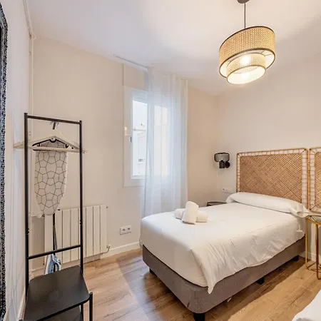 Апартаменты Bebarceloner Eixample Apartments- 4 Bedrooms