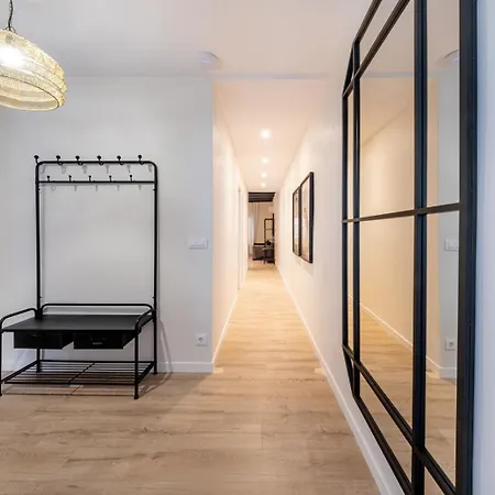 Bebarceloner Eixample Apartments- 4 Bedrooms * Барселона